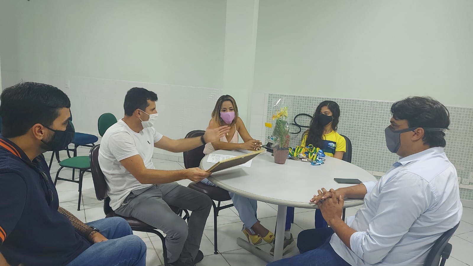 Felipe Ramos Vereador Professor Rurdiney- Gil Felberk (mãe da ginasta Emanuelle Felberk)- Emanuelle Felberk e o secretário Thiago Carreiro