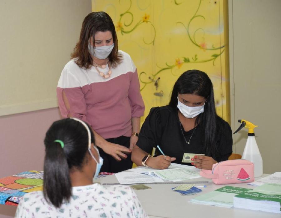 1637178186131-claudia-editada