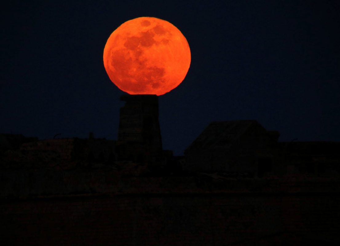 Sangue de Lua: reflexôes sobre espíritos e eclipses