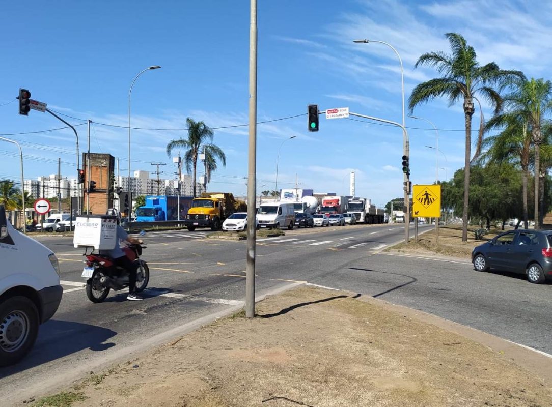 Cruzamento com a Eudes Scherrer na altura de Laranjeiras e José de Anchieta