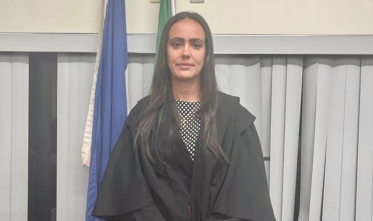 86cf43dd-17ae-456f-a7a9-71335193f592 Advogada