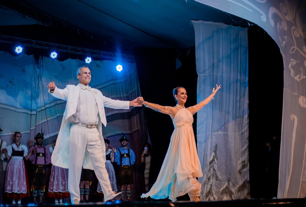 Carlinhos de Jesus e Ana Botafogo dança
