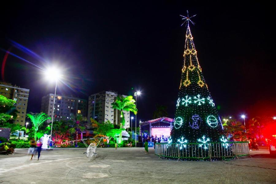 Serra inaugura nesta terça (6) árvore de Natal gigante e Casa do Papai Noel  no Parque Cidade