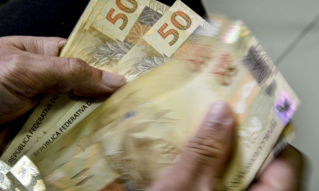 salário mínimo dinheiro