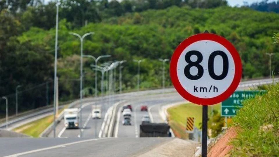 Eco101 BR-101 Serra Obras Pare e siga Interdições