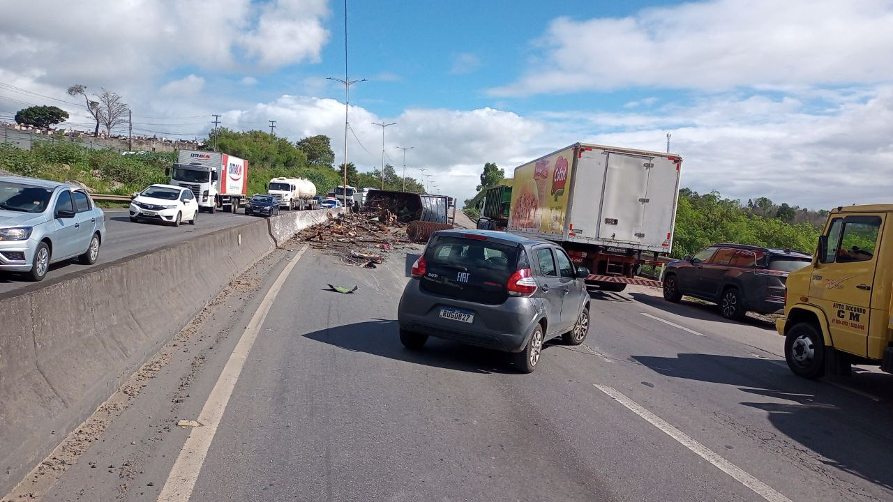 carreta acidente Serra