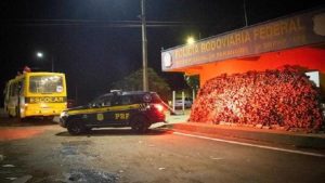 Ônibus escolar traficante