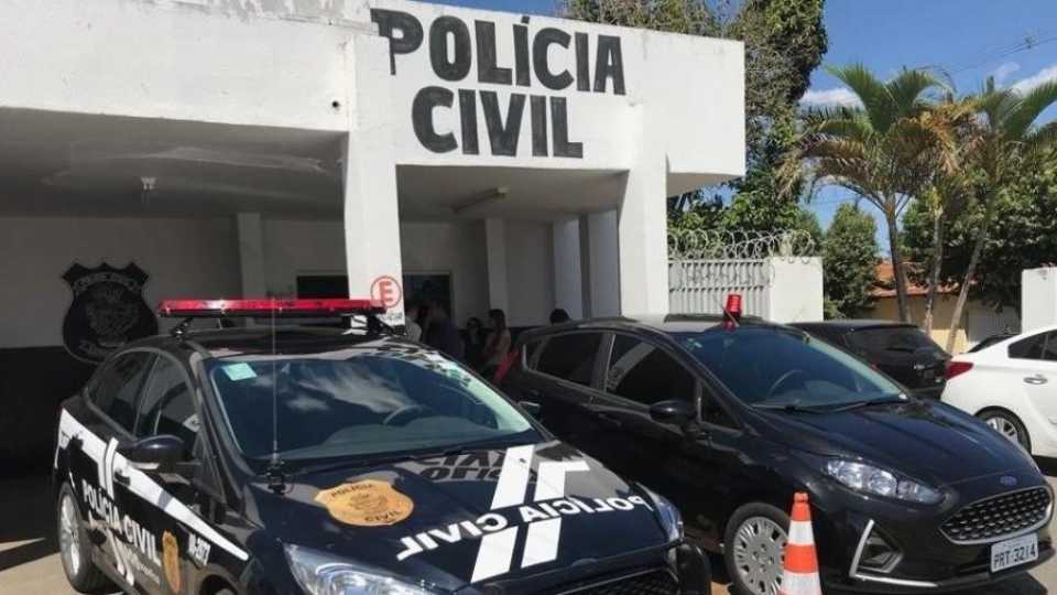 Jovem é presa após ameaçar avó com faca, enforcá-la e roubar seu carro