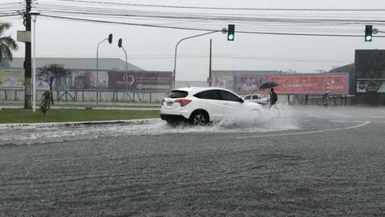 Ventos fortes Ondas Marinha Frente Fria
