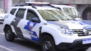 Eletricista esfaqueado durante assalto é salvo por motorista de ônibus na Serra