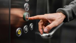 crianças elevadores