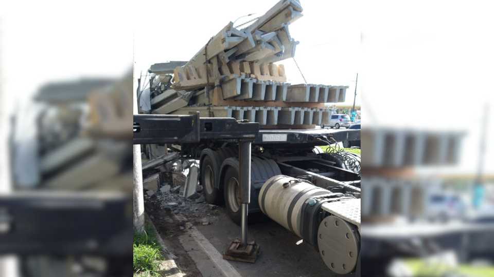 Caminhão Carga BR 101 Serra