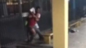 Homens Terminal de Carapina Terminal da Serra