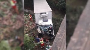 Caminhão Serra Motorista Ponte