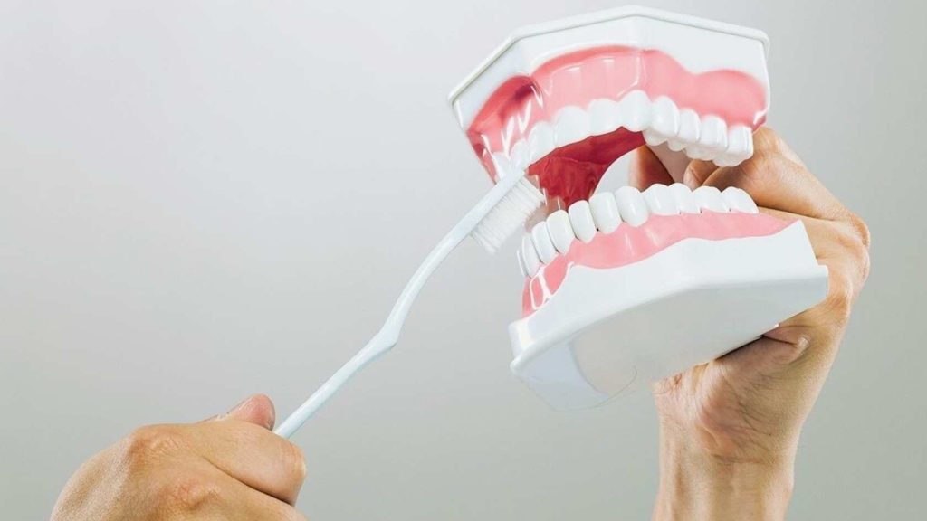 escovar os dentes