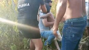 Menino Criança Poço