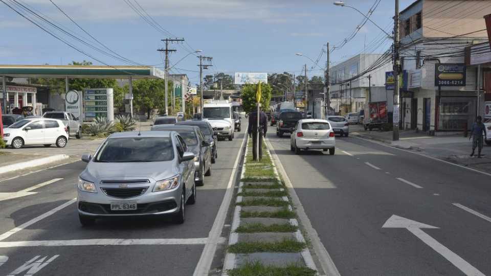 Serra Jovem de 26 anos Bicicleta Esfaqueado