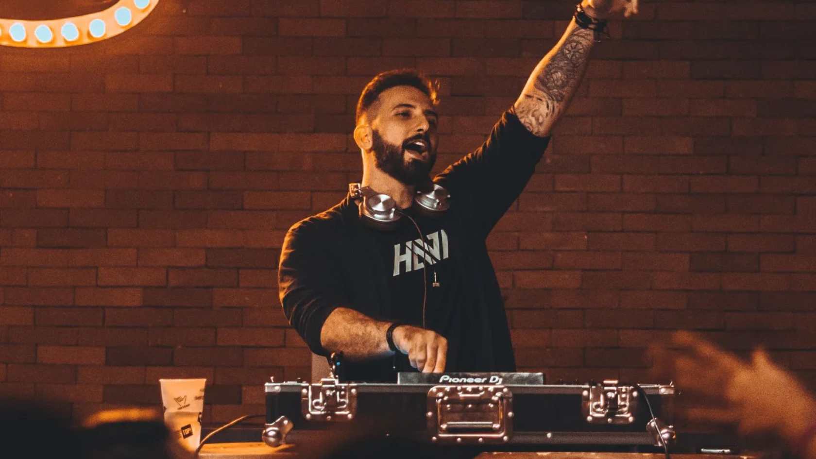 Design sem nome (1) música eletrônica