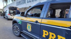 Polícia Carro rouvado Multas Débitos Serra PRF
