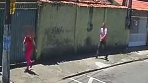 Serra Homem se masturbando