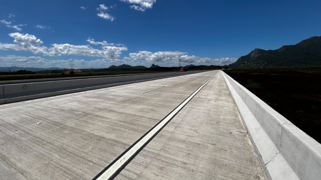 Serra Contorno do Mestre Álvaro Lula