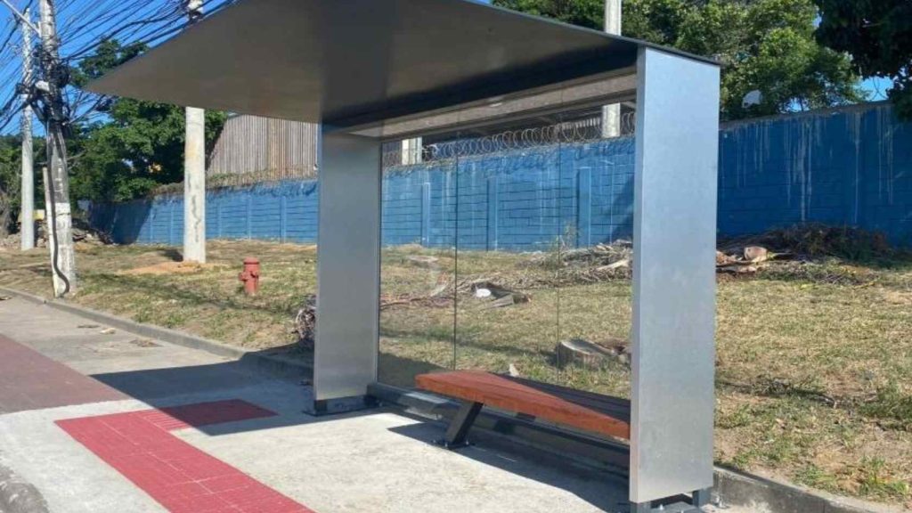 abrigos de ônibus