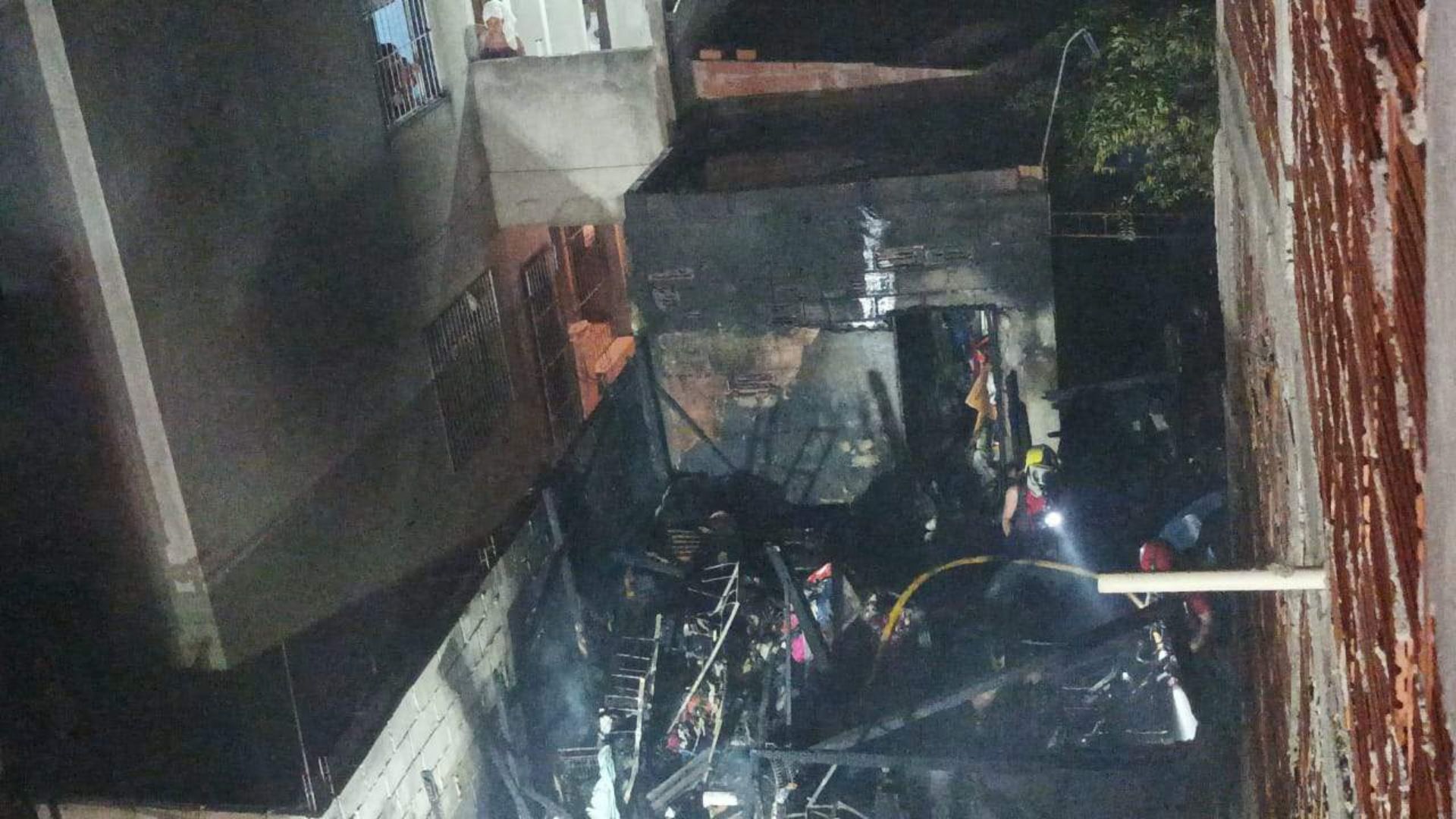 Serra Casa Incêndio Cachorros