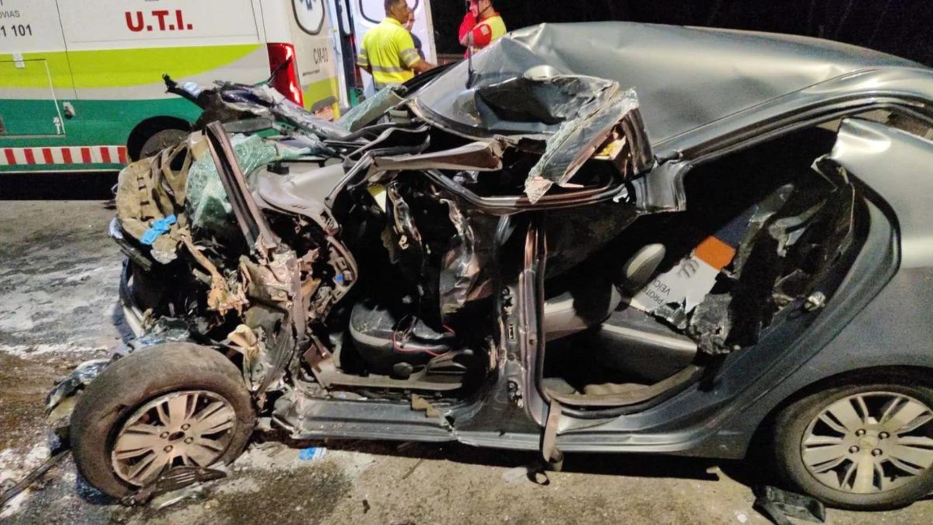 Acidente Serra Feridos Carro Trevo da Morte