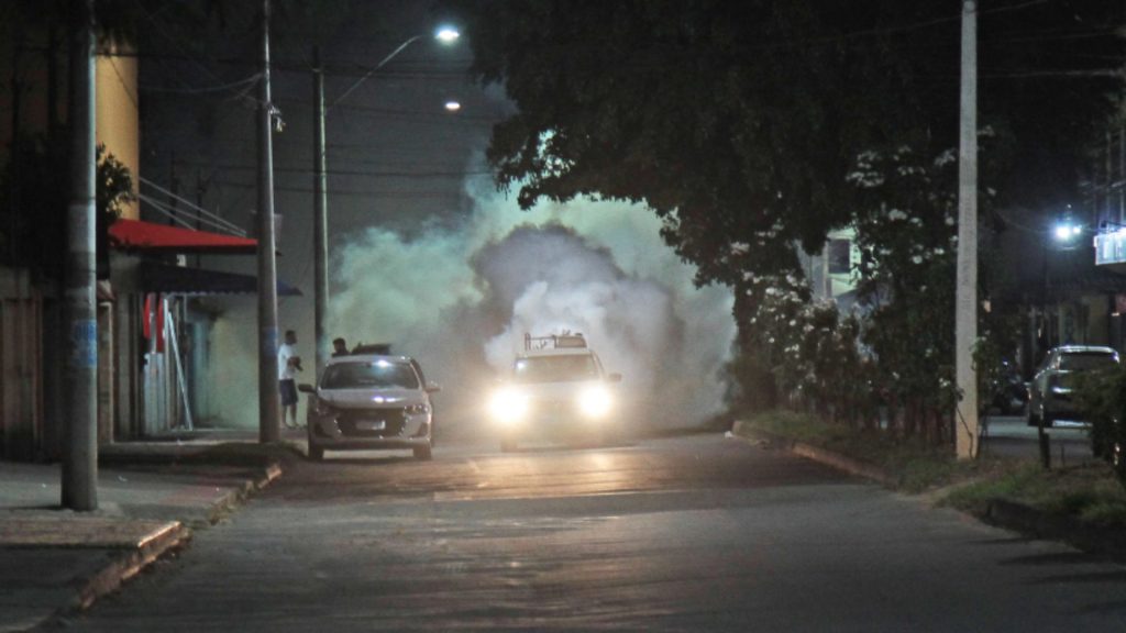Carro fumacê Serra