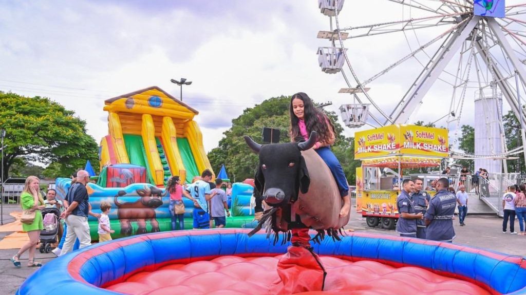 Serra Feira dos Municípios Roda-gigante Parque de diversões
