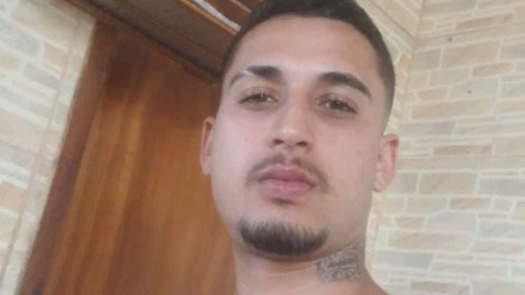 Jovem Serra Guarda da filha