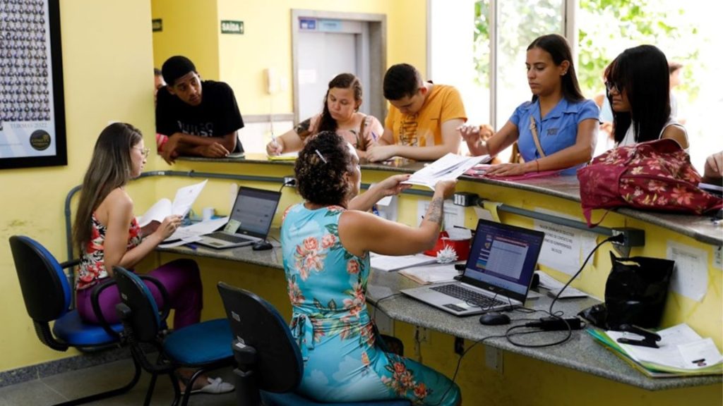 Estado Processo seletivo Nível médio Assistente administrativo
