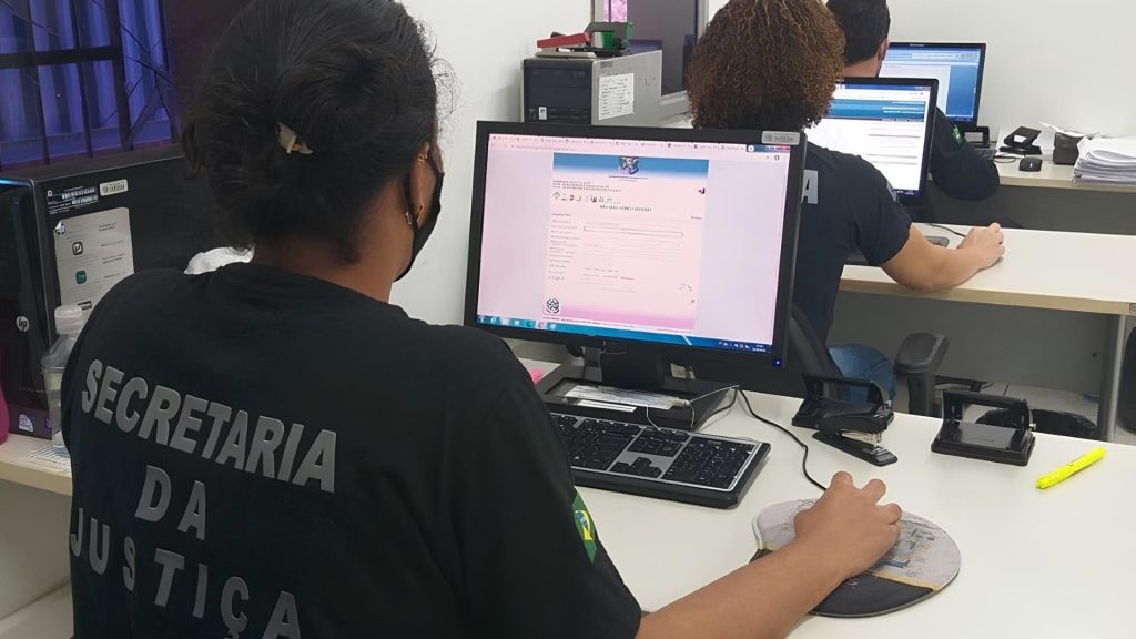 Estado concurso público Nível médio