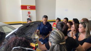 mecânica homens carro moto