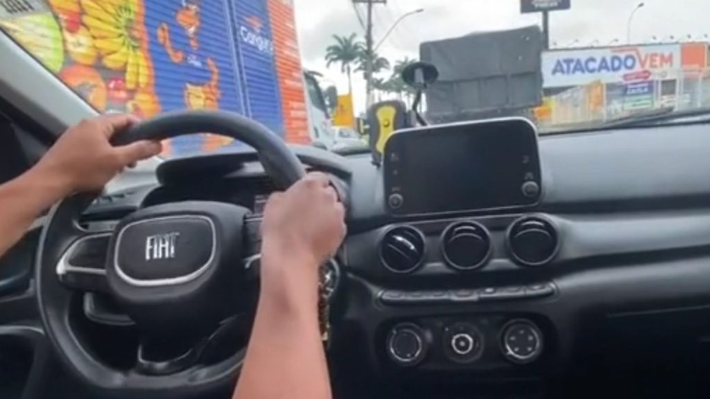 Serra Caminhonete Homem Rouba Test-Drive