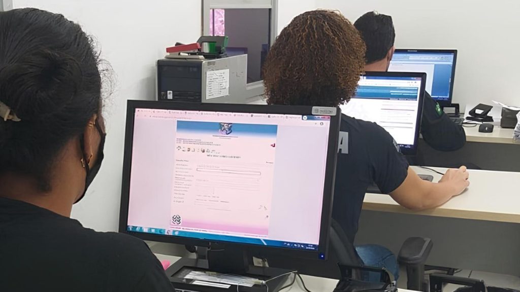 Estado Concurso público Nível médio