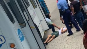 Serra Adolescente Ônibus Transcol Terminal