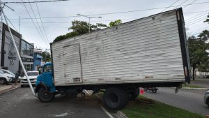 caminhão poste Serra