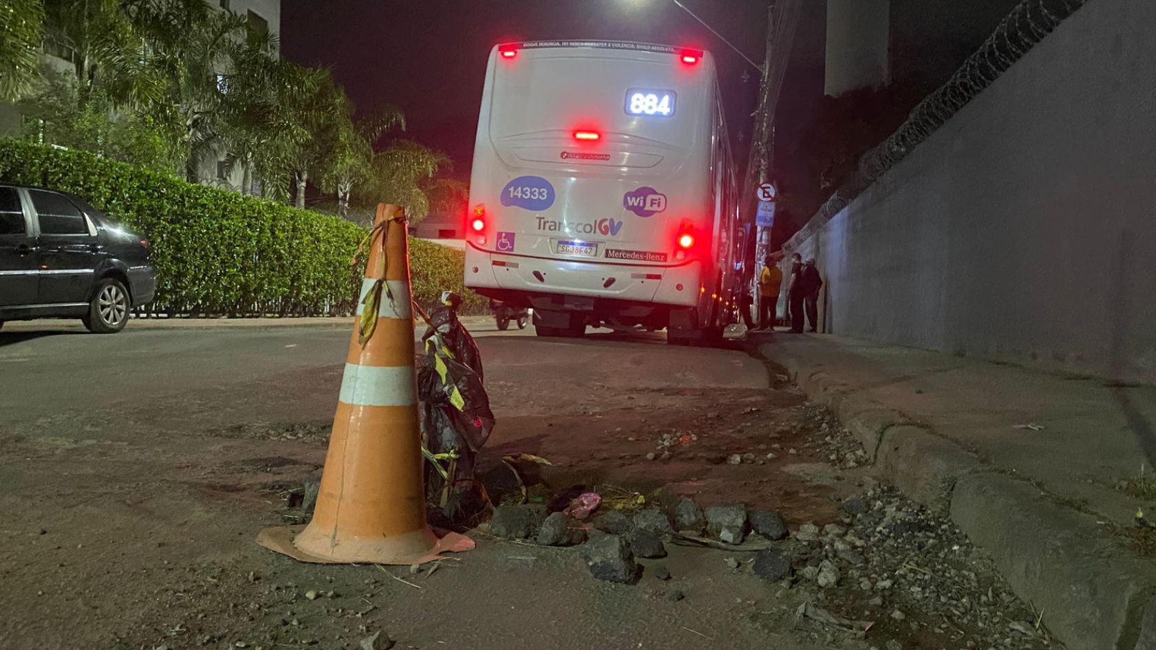 buracos Jardim Limoeiro