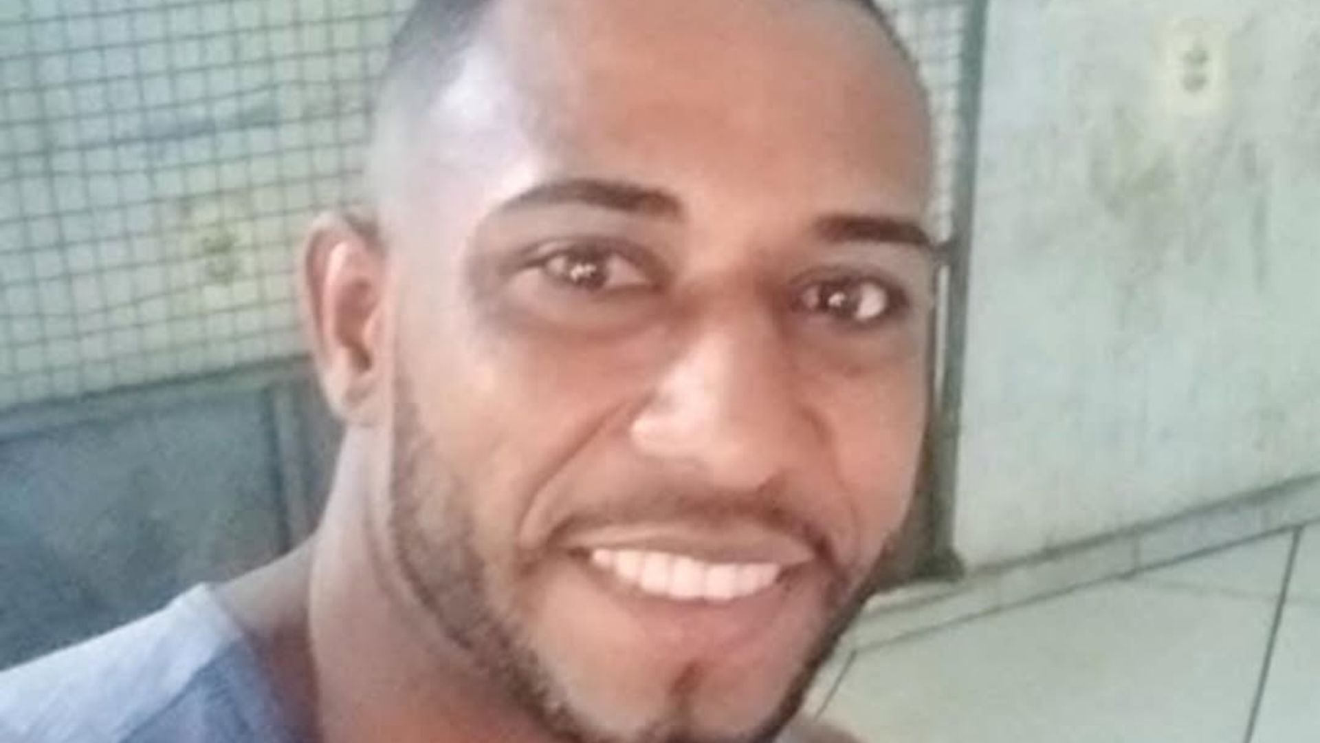 Homem Serra Feu Rosa Ozonal Honorato Santos