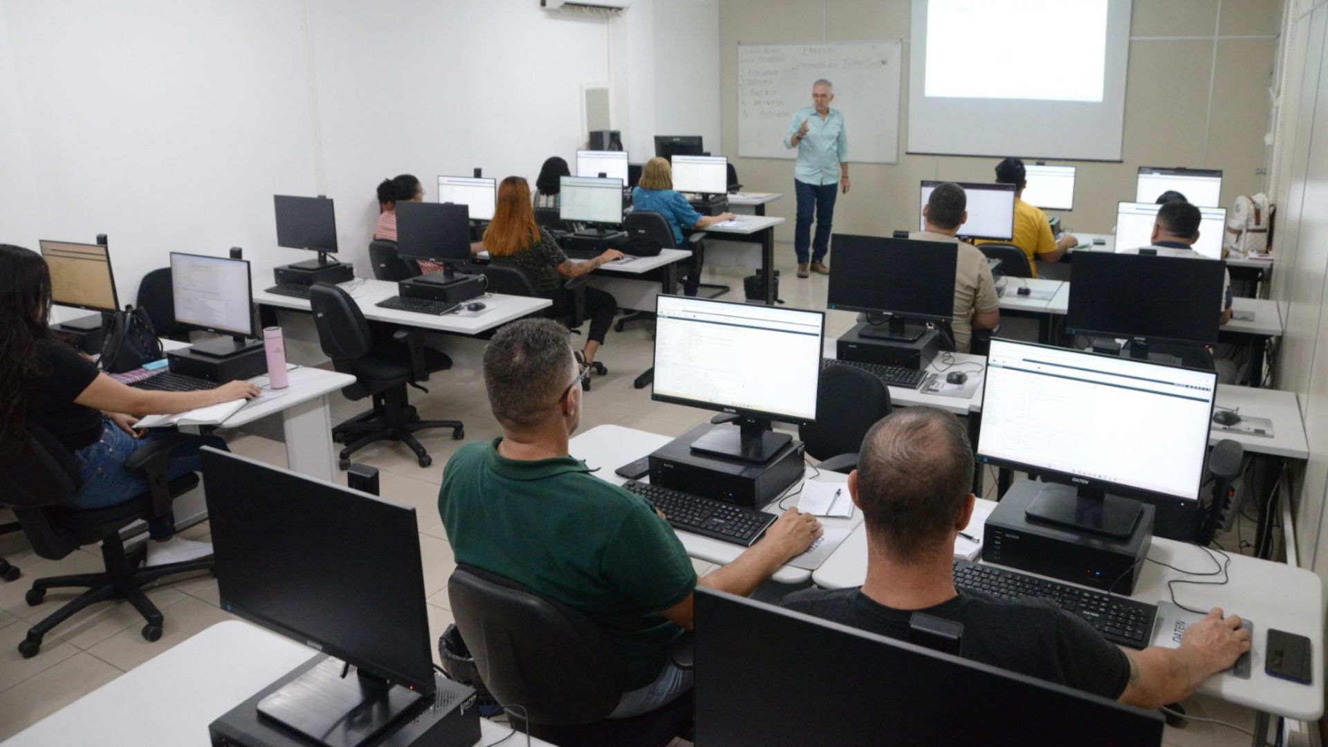 Concurso público Salários Benefícios
