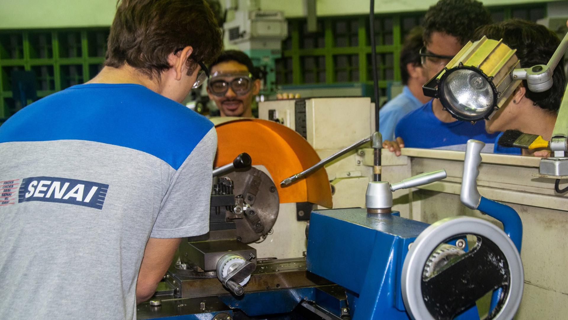 Senai Cursos técnicos gratuitos auxílio