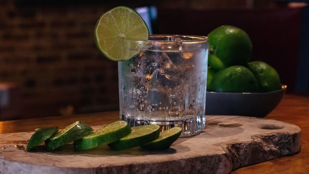 gin caipirinha cerveja