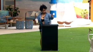 Milena aperta botão