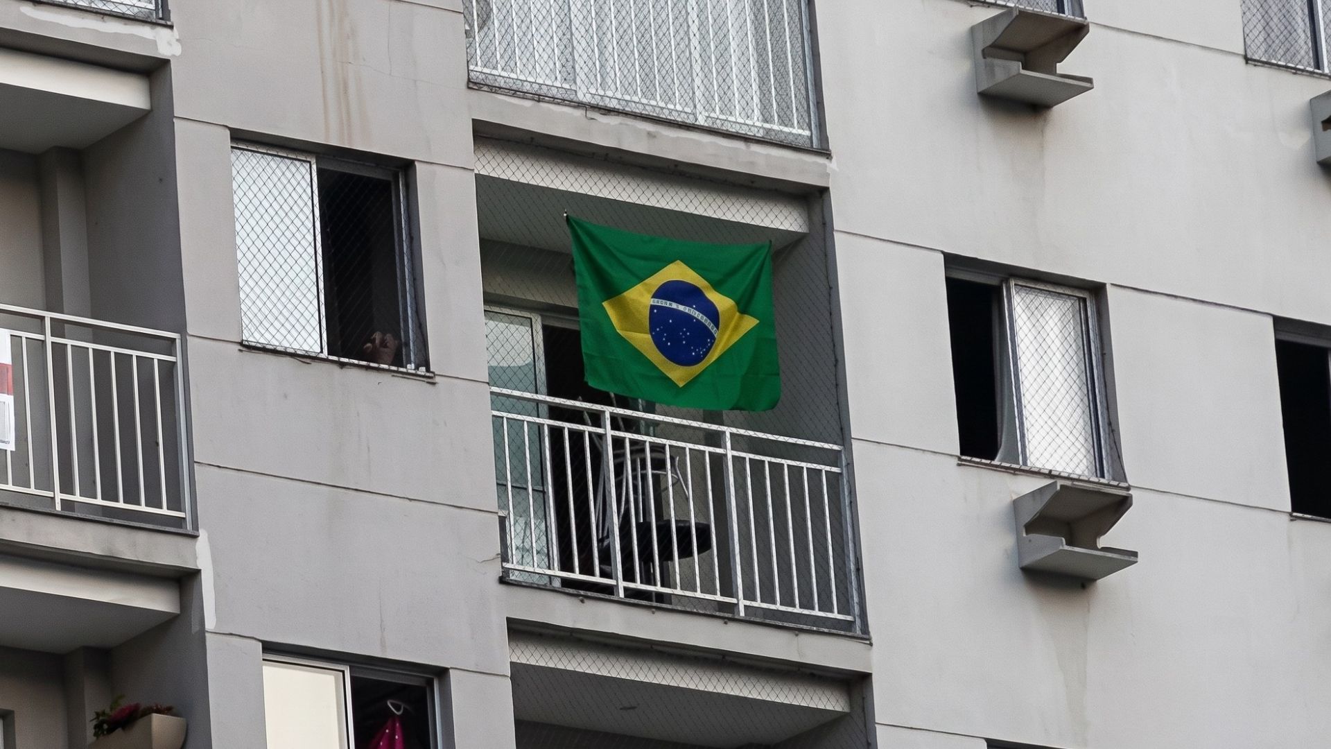 Condomínio Multa Morador Bandeira do Brasil Apartamento