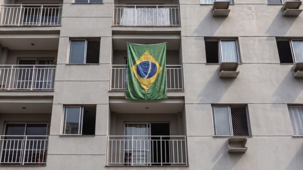Família Bandeira do Brasil Varanda Condomínio
