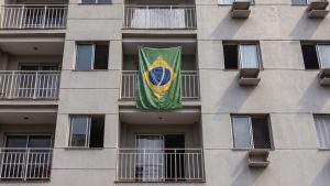 Família Bandeira do Brasil Varanda Condomínio
