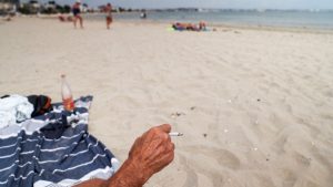 Fumar em praias e praças multa