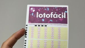 Resultado da Lotofácil concurso 3713