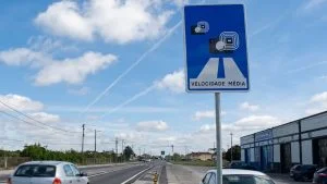 Radar de velocidade média veículos motoristas BR-101